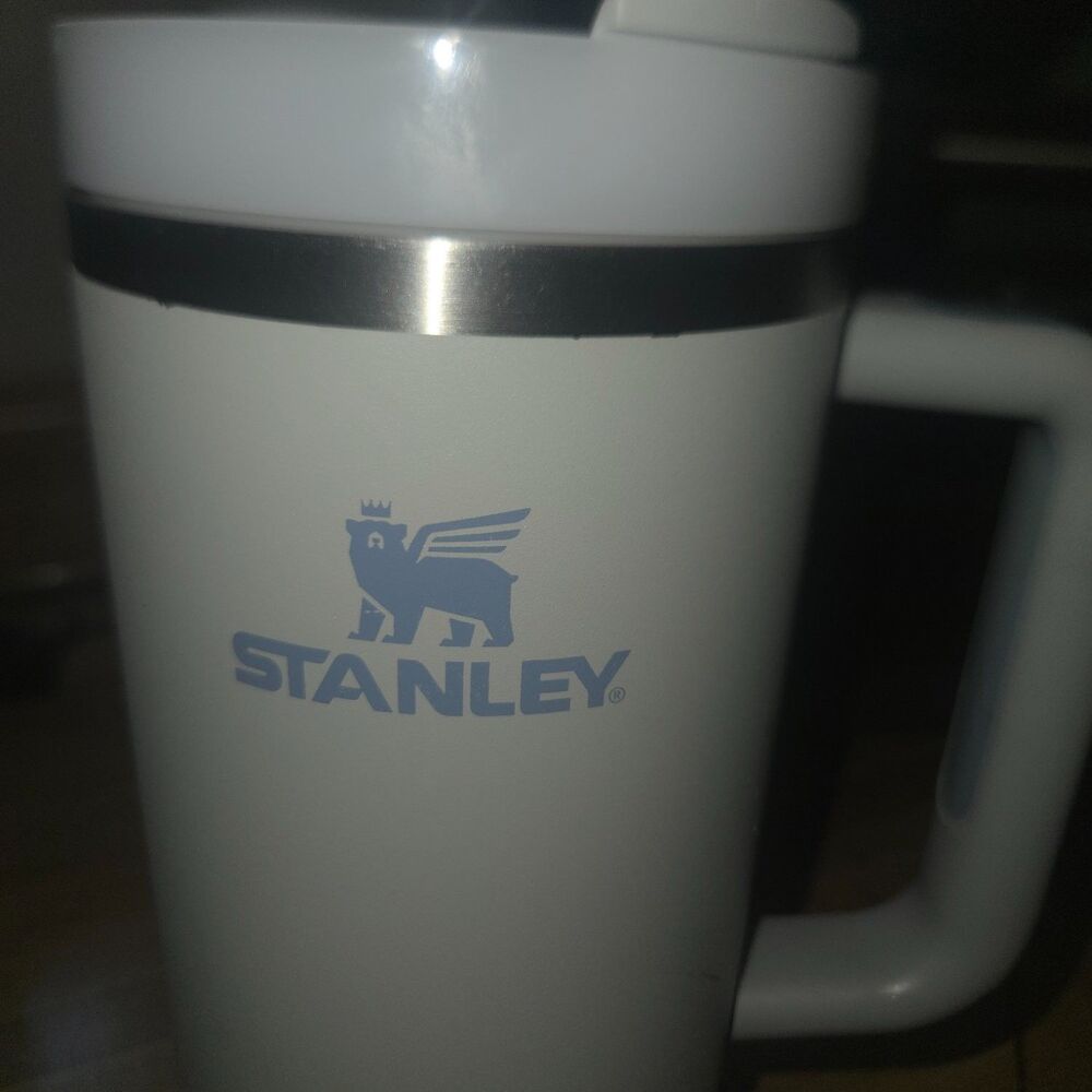 Stanley the Quencher H2.0 Flow State Tumbler Insulated Mug 40 Oz Gray With Straw - Picture 2 of 10